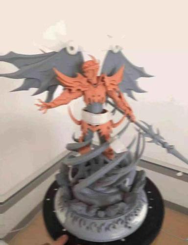 《斗罗大陆》唐舞麟手办模型,身披黄金甲手拿黄金龙枪