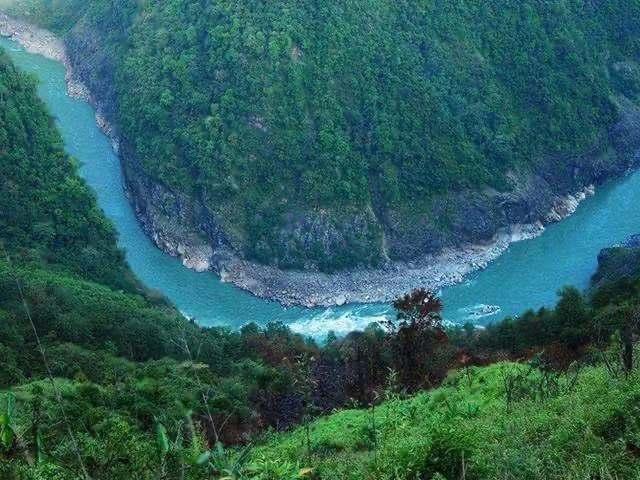 壮丽而奇绝,美丽的雅鲁藏布大峡谷,有着令人惊叹的地貌景观