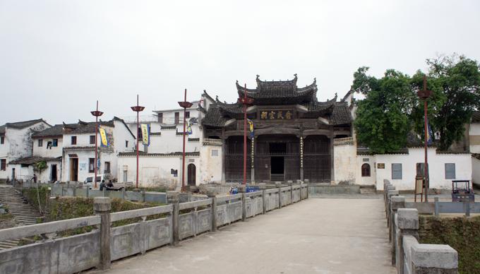 最让我惊叹的是建于乾隆九年的俞氏宗祠了.