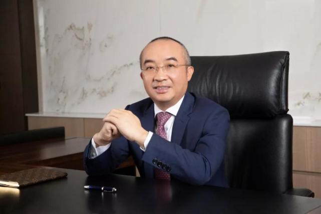 福建又一位地产大亨出现,身价225亿,儿子29岁就已经掌管公司