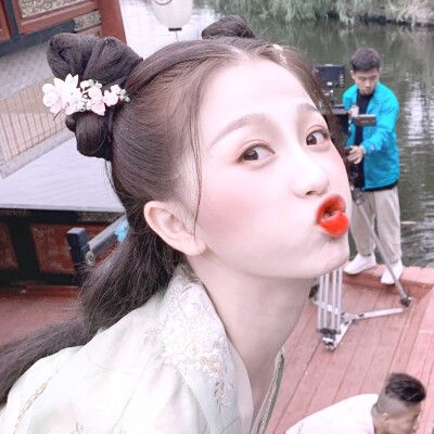 虞书欣生日头像