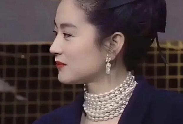 林青霞年轻时无法超越的美_英气_五官_眼睛