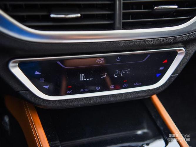 众泰汽车_众泰t300新能源_2018款 ev 旗舰型_内饰图片