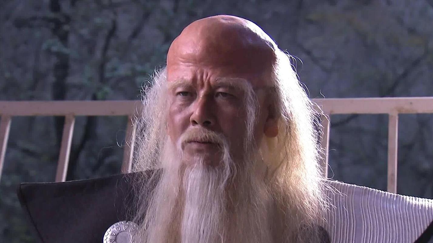 鸿钧老祖最喜欢的徒弟是通天,为何封神大战却站在了元始那一边