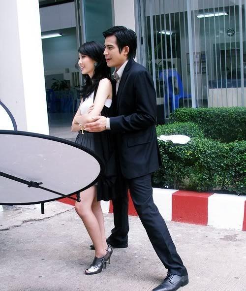 泰剧男主角都必备"劈腿"技能 最萌身高差也只是表面