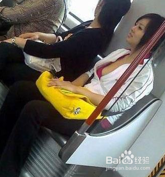 美女坐地铁应注意六点事项