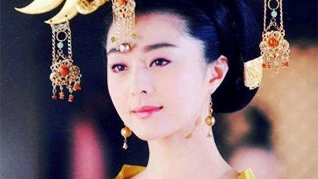 《红楼梦》里,安禄山掷过伤了太真乳的木瓜是什么意思?