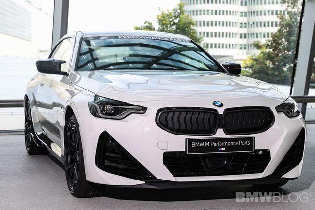 宝马2系m240i车型亮相 换装3.0t发动机 外观更战斗