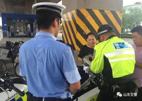 一站就是几个小时 汗水浸湿警服,皮肤晒伤脱皮 夏日让交警又多了一个