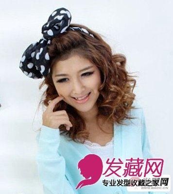 大波点领结和蓬松烫头的梨花头的结合,展现出这款发型时尚甜美的味道
