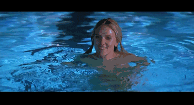 寡姐斯嘉丽的美人戏水酥胸半露就是来自这部电影.