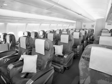 机型为双通道的空客a330,单趟可载300余人