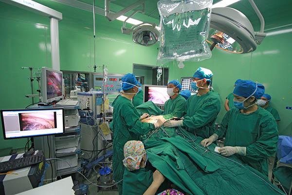 湘潭市第一人民医院首例胸外科胸腔镜手术顺利开展