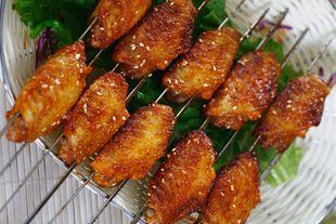 烧烤店的烤烤鸡翅中太好吃了,今天就分享给你们!
