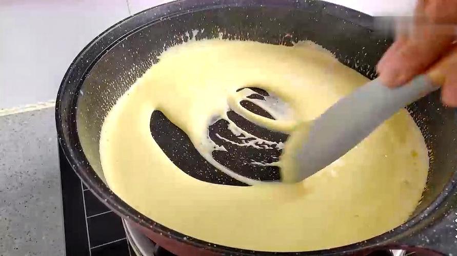 3跟着教程一起,轻松学会奶油冰激凌的制作方法.