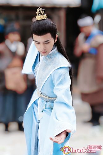 吴希泽《长安少年行》今日开播 上演"托头杀"苏值满格