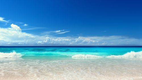 阳光 大海 海景 沙滩 蓝色大海4k风景壁纸