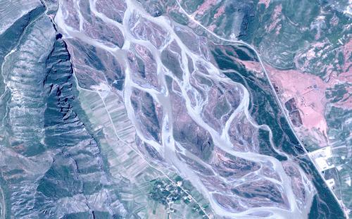 守望绿水青山人与自然和谐共生