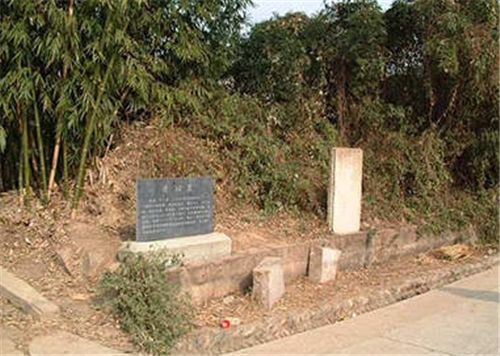 原创魏延墓前跪着3人,一个是杨仪,另一个马岱,还有一个是诸葛亮?