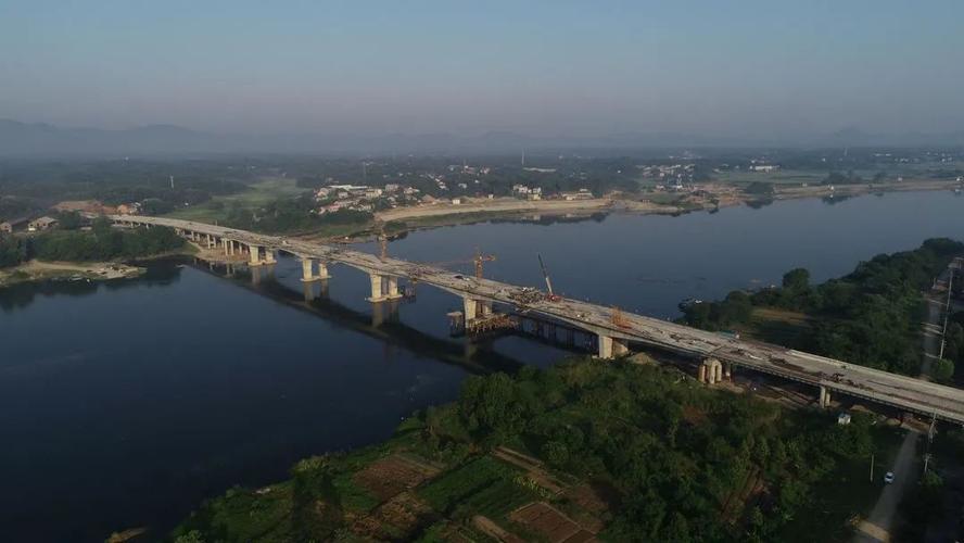 资江雷公岩特大桥通车