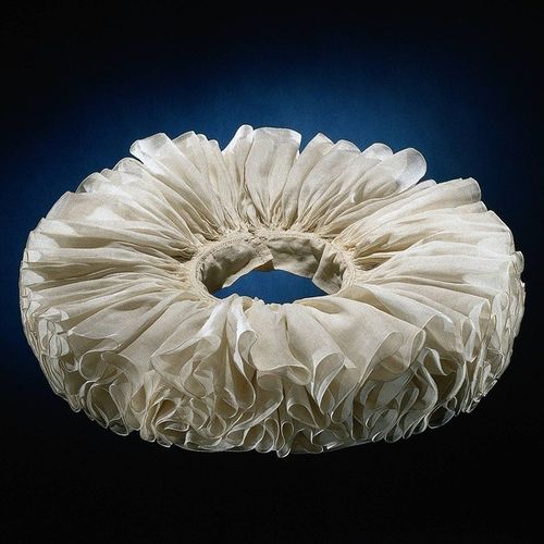 属于维多利亚女王的时尚——拉夫领.