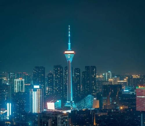 地铁4号线玉双路站c口出站→双桥路公交站(换乘106路公交)→天府熊猫