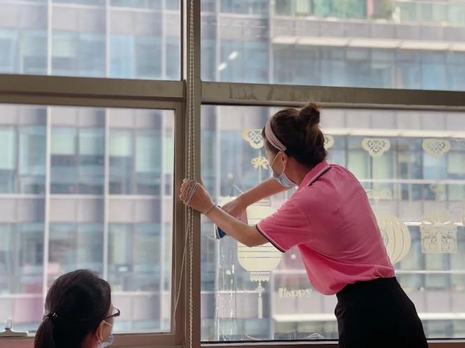 爱心到家保洁服务引领家政市场普惠万千家庭