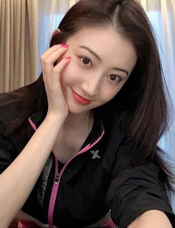 景甜晒健身照意外曝光豪宅