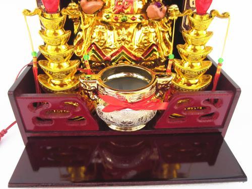 供奉文财神都需要哪些布件,供品是哪些食品,能供荤吗.