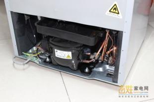奥马冰箱拆解测试:全铁散热管留腐烂隐患