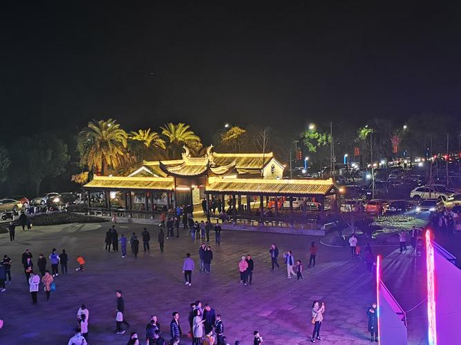 其它 夜幕下的紫阳街 写美篇   紫阳街一一坐落于千年古城临海市,有上