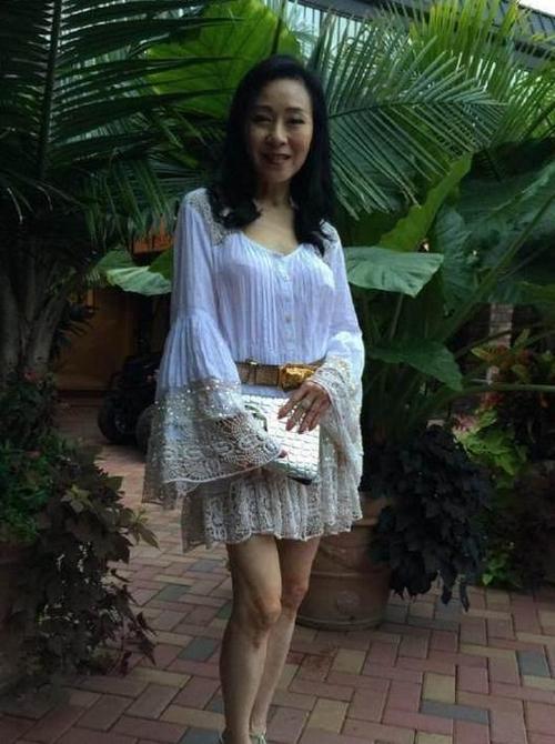 "最美中年黄蓉"魏秋桦罕见露面,62岁依然单身,静等"靖哥哥"