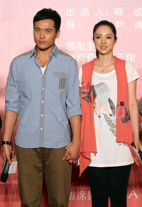 新婚董璇高云翔直接入戏 十指紧扣情话绵绵爱意浓(组图)