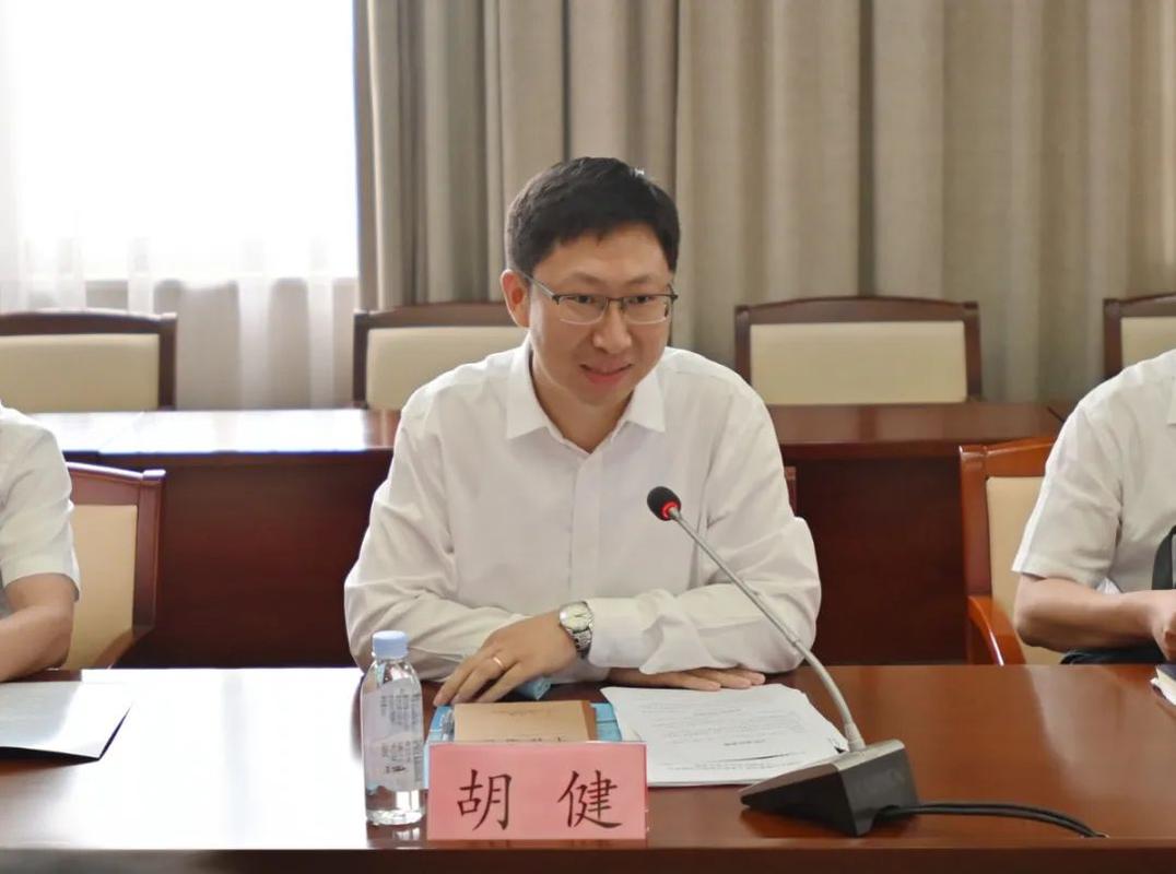 澎湃号>昆山市人民法院> 召开座谈会胡健副市长一行先后参观视察了我