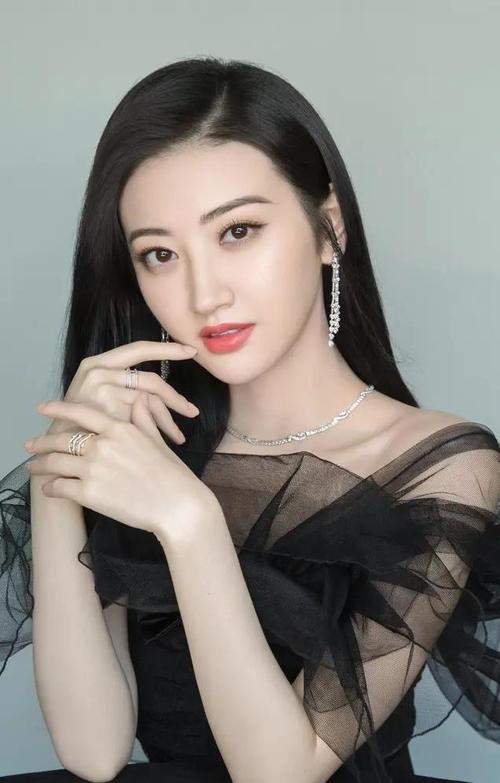 景甜个人靓丽写真:清新脱俗,优雅时尚!