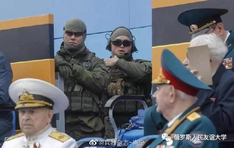 红场胜利日阅兵中,俄罗斯联邦警卫局总统警卫处特战分队的特工站在