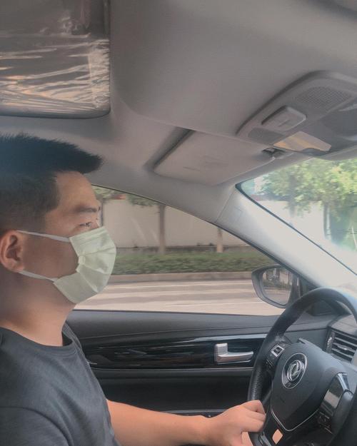 东风出行网约车司机勇救轻生男子