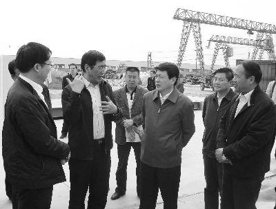 工业园区调研,定西市委书记杨子兴(左二),临洮县委书记郭维团(右一)