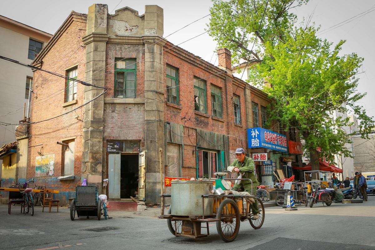 沈阳有很多这样的老房子,这个场景让我感觉自己穿越到了三十年前