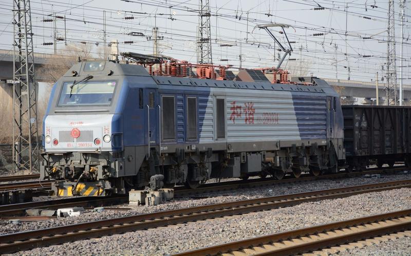 中国铁路hxd2b货列京广线良乡站下行通过