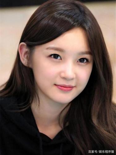 人美歌甜,气质如兰的邻家可爱型的美女