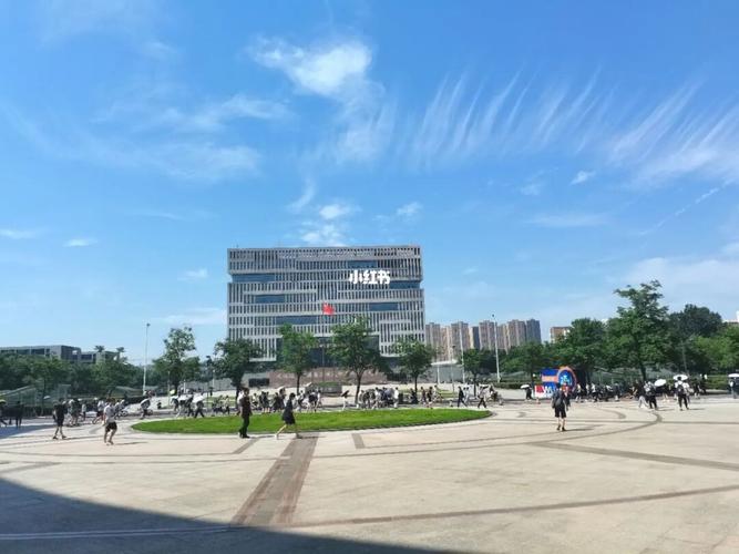 武汉理工大学图书馆_图书馆_阅读_背书_自习室_咖啡店