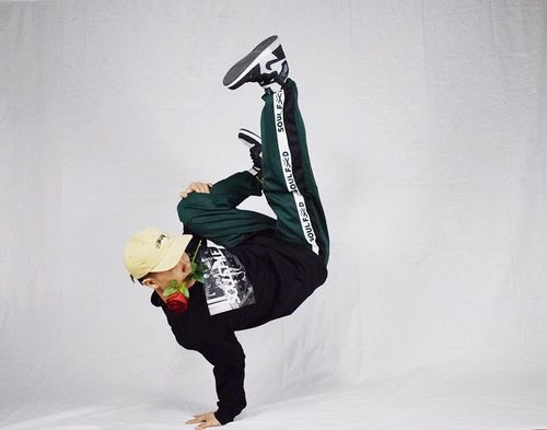 bboy汇集十林君用freeze迎街舞元年街舞照片墙