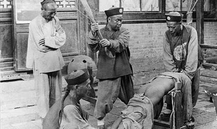 原创在中国古代,最残忍的女性酷刑,今天却成为年轻女孩的潮流!