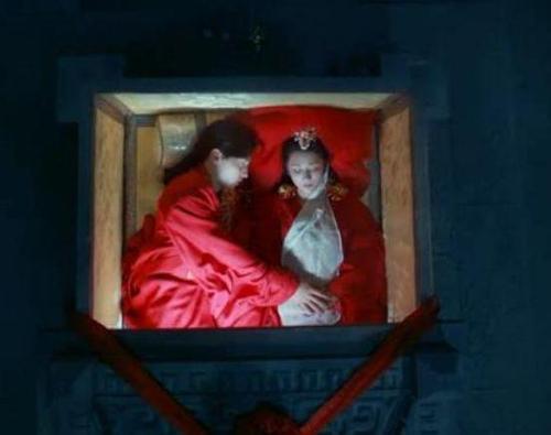 香蜜冥婚之日旭凤才揭锦觅面纱说了10个字棺木便自动合上