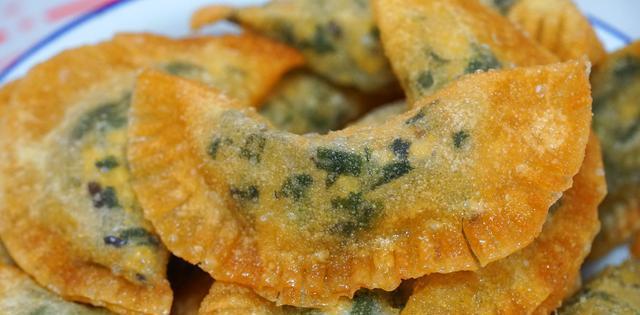 韭菜盒子好吃有诀窍韭菜脆嫩不出水薄皮馅大口口留香吃不腻