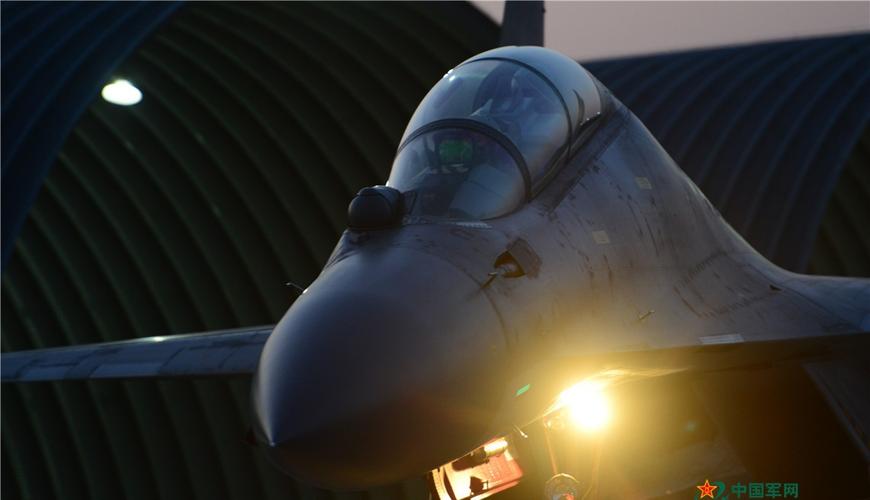 高清空军战机起飞大图:你能认出它的型号吗
