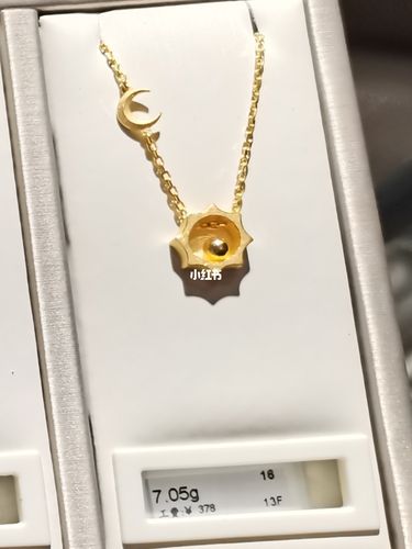 周大福日月星辰项链_项链_黄金_周大福怎么样_周大福黄金_时尚_配饰