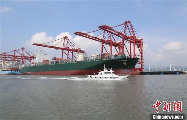 2020年浙江宁波船载危货进出港量再超2亿吨