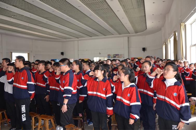 乌拉特前旗一中举行2017届毕业典礼暨成人礼仪式